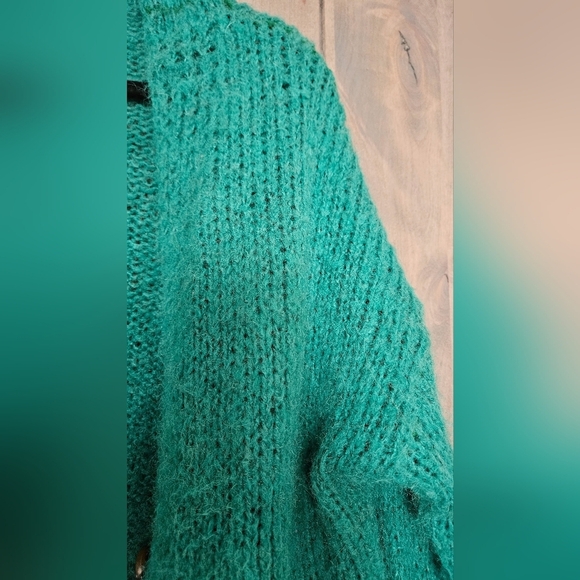 STRUT & BOLT Green Wool blend slouchy cardigan. Size M - Picture 3 of 11